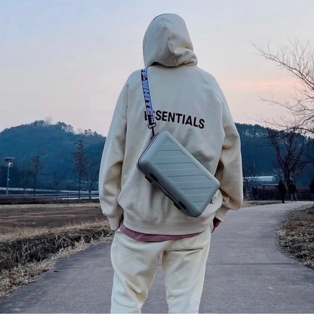 **SOLD**NWOT OFF WHITE PROTECTION BAG NEVER USED*⚠️